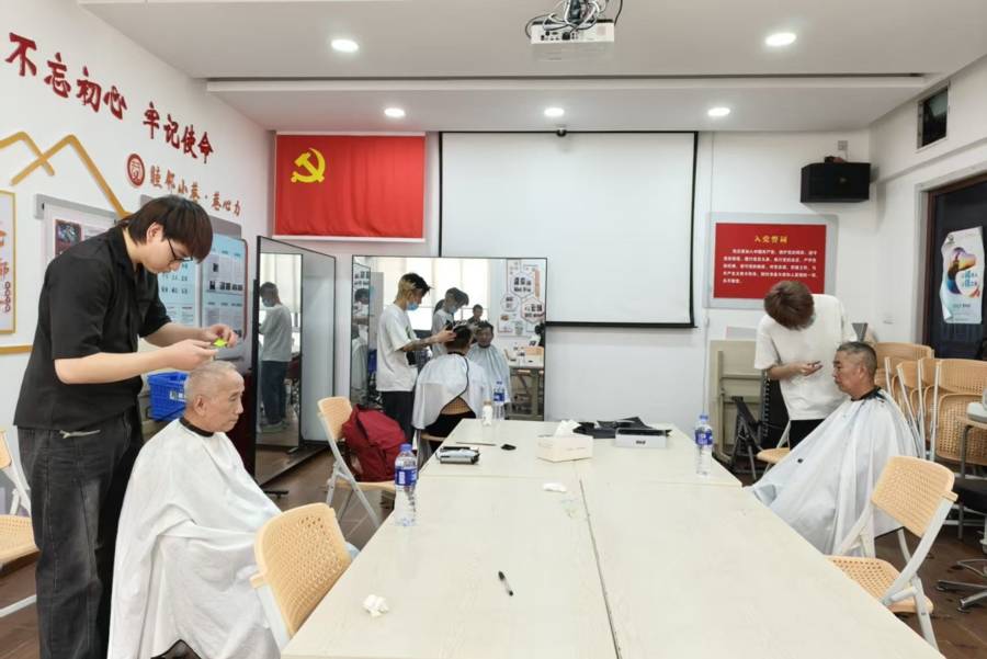 暑熱炎炎，獨(dú)居老人的安全誰(shuí)來管？這個(gè)街道有“涼方”:方管