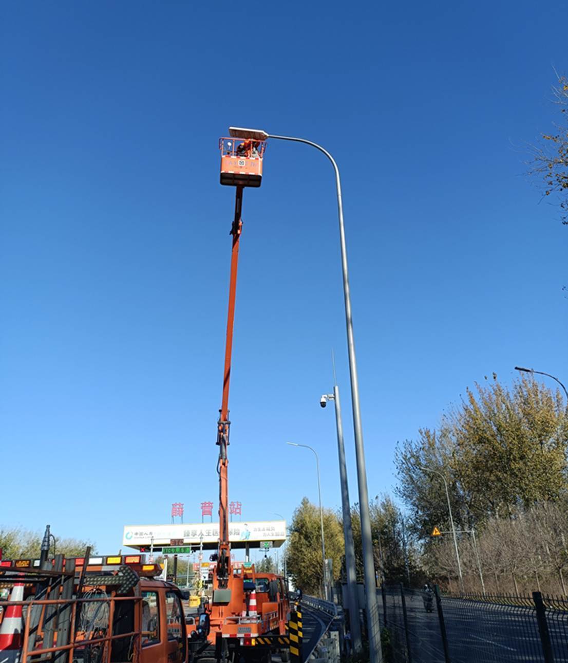 突發(fā)狀況分鐘級(jí)響應(yīng) 雙節(jié)假期高速管養(yǎng)方“全時(shí)段、全路段、全覆蓋”備勤:方管